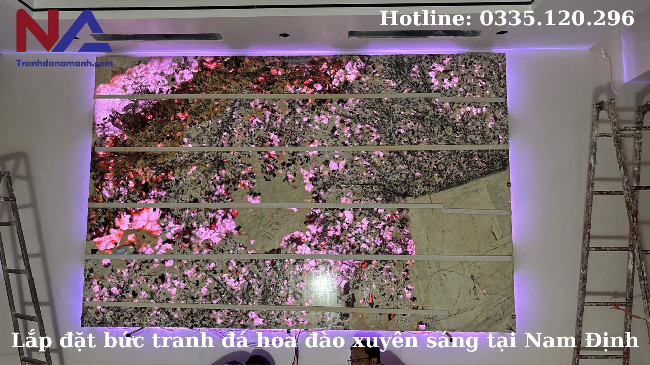Hoàn thiện lắp đặt bức tranh đá hoa đào xuyên sáng tại Nam Định